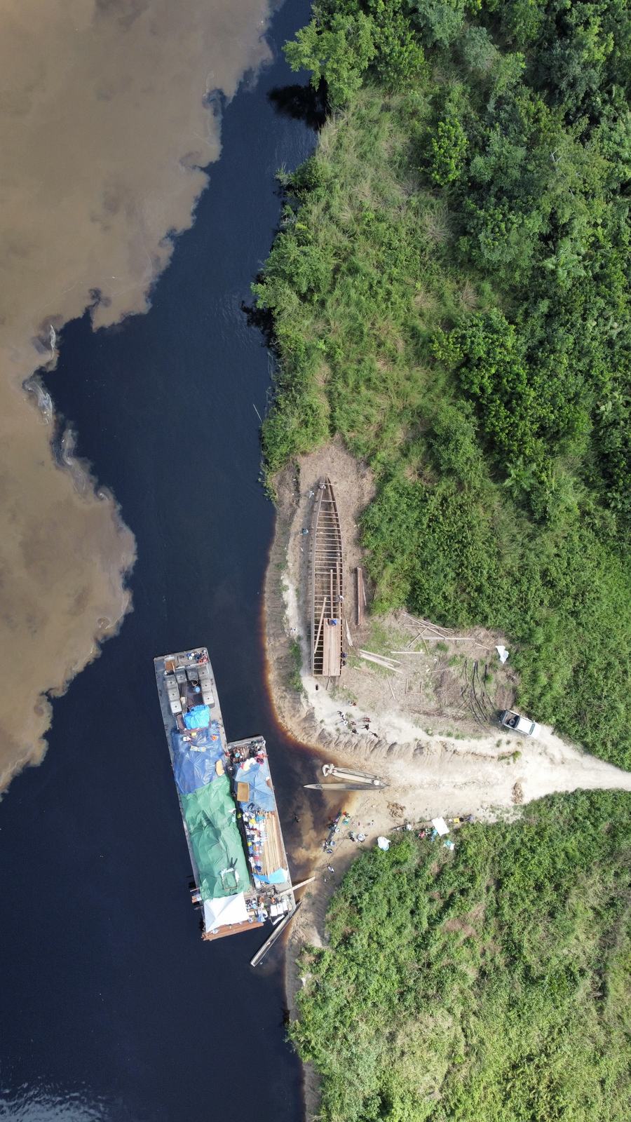 Barges moored on the river, seen from the air, photograph from September 2021